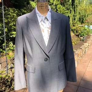 Tahari women’s pant suit